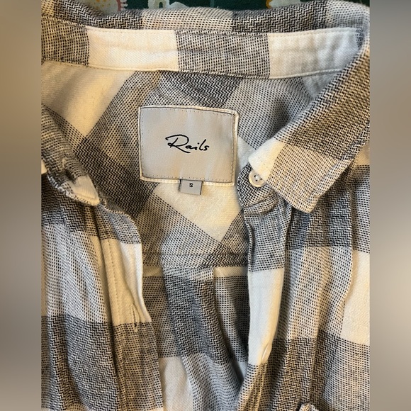 LAST CHANCE💥 Rails Button Up Shirt - Picture 2 of 6